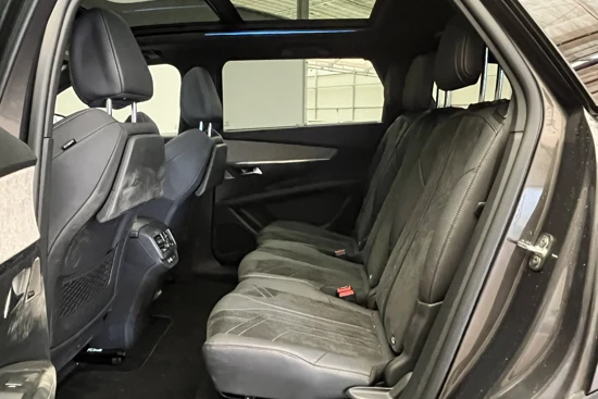 Peugeot 5008 1.6 180PK GT Pack | Trekhaak | Panoramisch Kanteldak | 19'' Lichtmetaal | 7 Persoons | Keyless | Leder\Alcantara | Navigatie | L