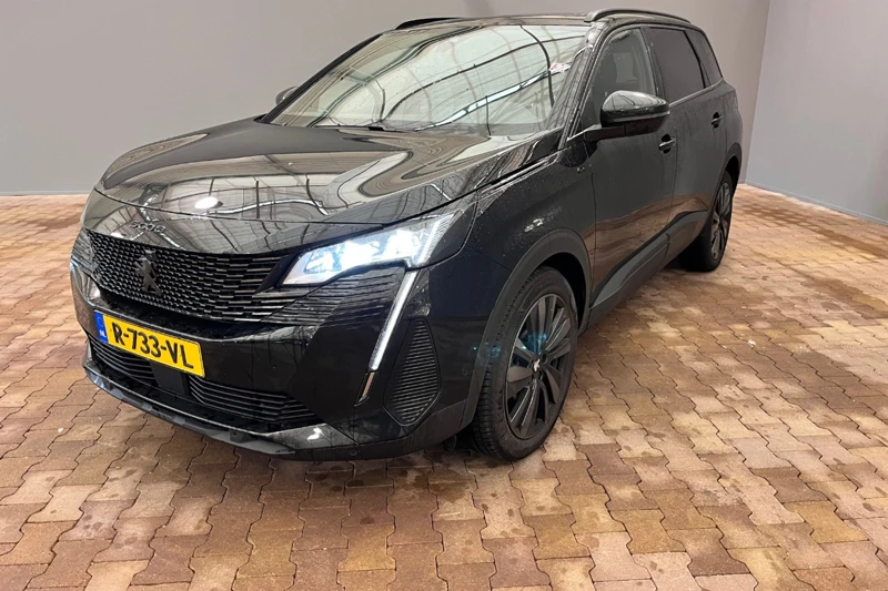 Peugeot 5008 1.6 180PK GT Pack | Trekhaak | Panoramisch Kanteldak | 19'' Lichtmetaal | 7 Persoons | Keyless | Leder\Alcantara | Navigatie | L