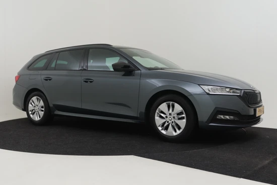 Škoda Octavia Combi 1.0 TSI 110PK Sport Business | Zwenkbare trekhaak | Parkeersensoren V+A | Adaptieve Cruise Control | App-Connect | Navigat