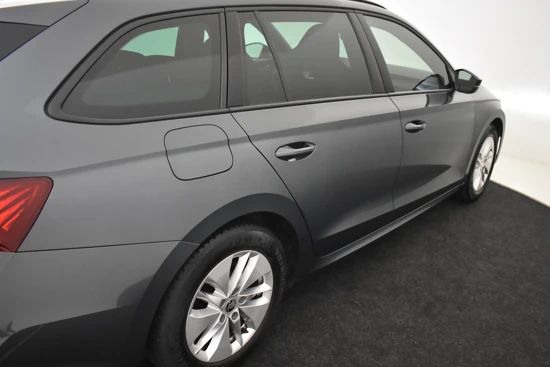 Škoda Octavia Combi 1.0 TSI 110PK Sport Business | Zwenkbare trekhaak | Parkeersensoren V+A | Adaptieve Cruise Control | App-Connect | Navigat