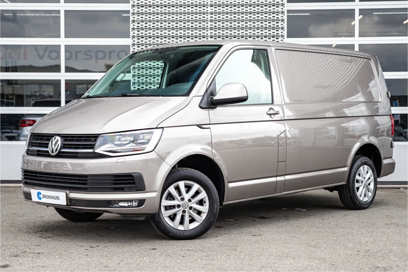 Volkswagen Transporter 150 pk L1 6 versn. Hand | HighLine | Led