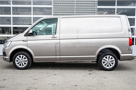 Volkswagen Transporter 150 pk L1 6 versn. Hand | HighLine | Led