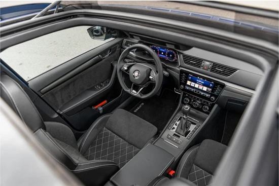 Škoda Superb Combi 1.5TSI 150pk ACT Sportline Business | Panoramadak | 19" | Camera | Comfort Pack |