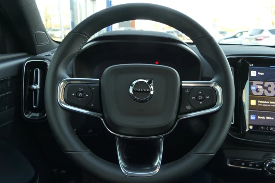 Volvo C40 Recharge Twin Intro Edition | Panoramadak | Harman/Kardon | Pixel LED | 20 Inch | Luxe Bekleding | 360 Camera