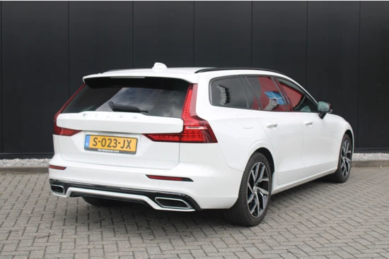 Volvo V60 T6 Twin Engine AWD R-Design | Standkachel | Elektrische Bestuurdersstoel | Privacy Glass | Stoelverwarming voor en Achter