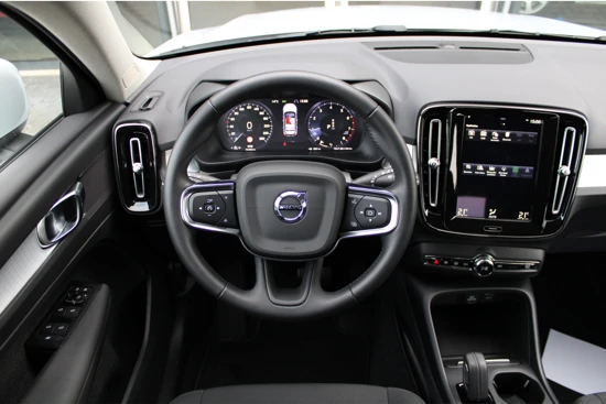 Volvo XC40 T3 Business Pro | Elektrische Achterklep | Keyless Entry | Navigatie | CarPlay Android/Auto | DAB