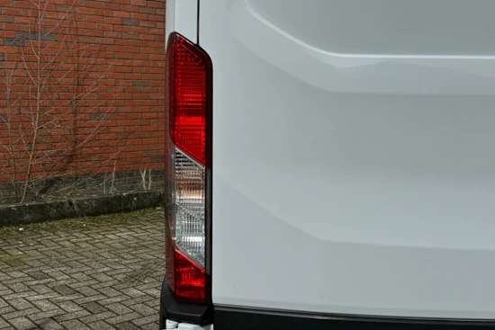 Ford Transit 330 2.0 TDCI L3H2 Trend Navi | Trekhaak | Camera | Pdc |