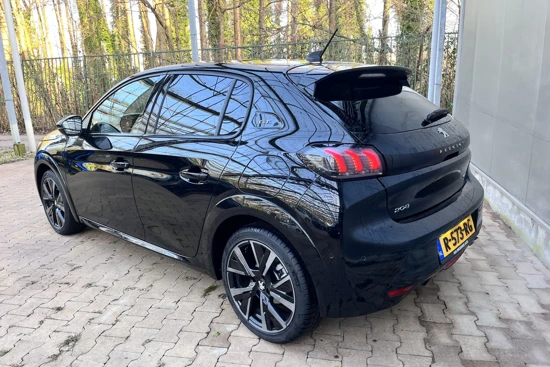 Peugeot 208 1.2 100PK GT Pack | Panorama Dak | Stoelverwarming | Alcantara/Leer | Virtueel Dashboard | Navigatie | Camera | Apple/Android Ca