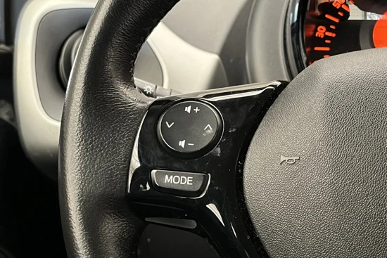 Peugeot 108 1.0 70PK Active | Automaat! | 32.000KM! | Airco | Bluetooth | DAB | Led Dagrij verlichting | Centrale vergrendeling | 5-Deurs