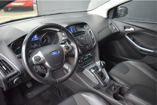 Ford FOCUS Wagon 1.0 EB Titanium 125pk | Navigatie | Trekhaak | Elektr. Stoelen | Stoelverwarming | All-Season | Dealeronderhouden | Voorruitverw