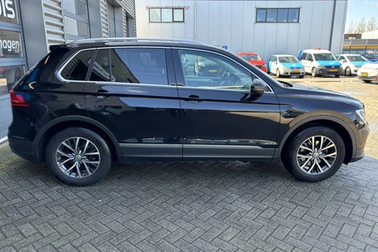 Volkswagen Tiguan 1.4 TSI 125 pk Connected Series | Trekhaak | Bluetooth | Parkeersensoren |