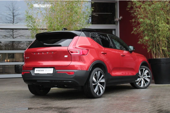 Volvo XC40 Recharge P8 AWD 408pk R-Design | Trekhaak | Camera | Schuifdak | Stuur/stoelverwarming | Adaptive Cruise | 20" Velgen