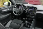 Volvo XC40 Recharge P8 AWD 408pk R-Design | Trekhaak | Camera | Schuifdak | Stuur/stoelverwarming | Adaptive Cruise | 20" Velgen