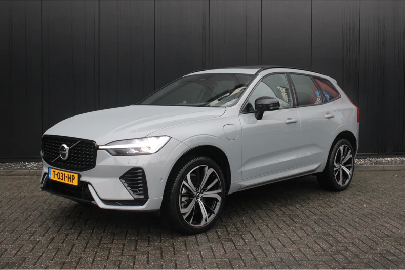 Volvo XC60 XC60 T8 Recharge Ultimate Dark | 21" | Luchtvering | B&W | 360 Camera | Gelaagd glas | Trekhaak | Panoramadak | Head-up | Sports