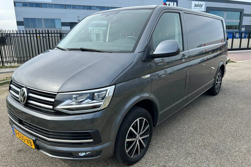 Volkswagen Transporter 150 PK - DSG AUTOMAAT - LED KOPLAMPEN - HIGHLINE DASHBOARD