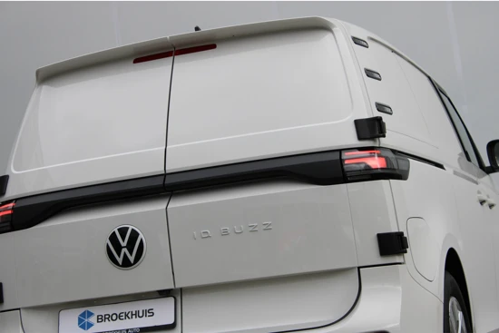 Volkswagen ID. Buzz Cargo L1H1 77 kWh 204PK | Trekhaak | Stoelverwarming | Camera | Draadloos opladen