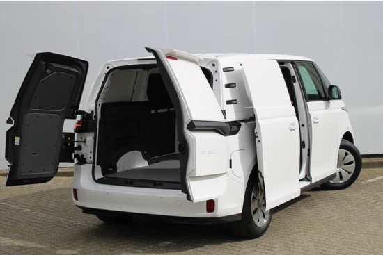 Volkswagen ID. Buzz Cargo L1H1 77 kWh 204PK | Trekhaak | Stoelverwarming | Camera | Draadloos opladen