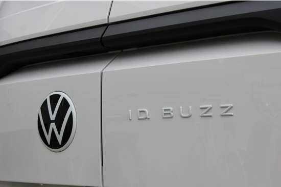 Volkswagen ID. Buzz Cargo L1H1 77 kWh 204PK | Trekhaak | Stoelverwarming | Camera | Draadloos opladen