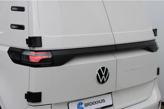 Volkswagen ID. Buzz Cargo L1H1 77 kWh 204PK | Trekhaak | Stoelverwarming | Camera | Draadloos opladen