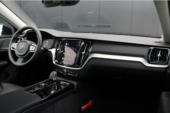 Volvo V60 T6 Recharge AWD Ultimate Bright | Panoramdak | Pilot Assist | Harman Kardon | Camera | BLIS | Full LED