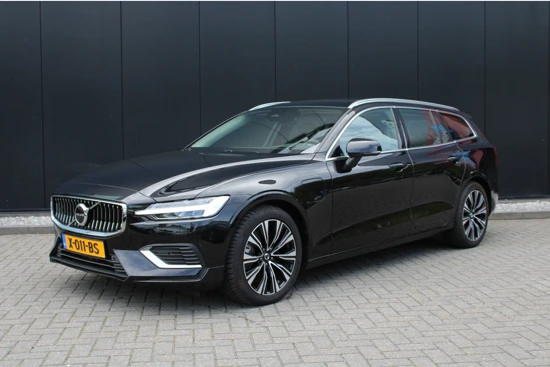 Volvo V60 T6 Recharge AWD Ultimate Bright | Panoramdak | Pilot Assist | Harman Kardon | Camera | BLIS | Full LED