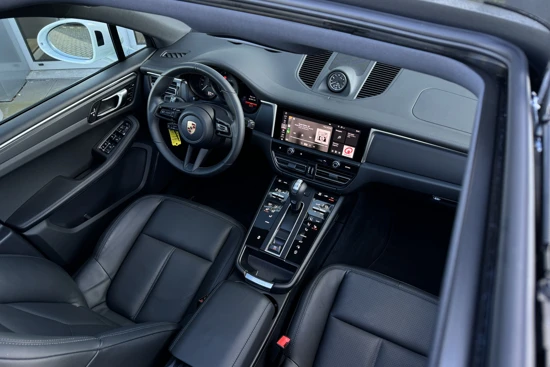 Porsche Macan 2.0 T | Schuif/kantel dak | Camera | PDC V/A | Stoelverwarming V/A | Leder | Elektr. stoelen + Memory