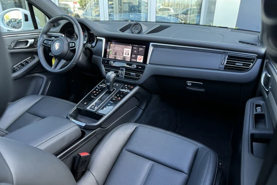 Porsche Macan 2.0 T | Schuif/kantel dak | Camera | PDC V/A | Stoelverwarming V/A | Leder | Elektr. stoelen + Memory