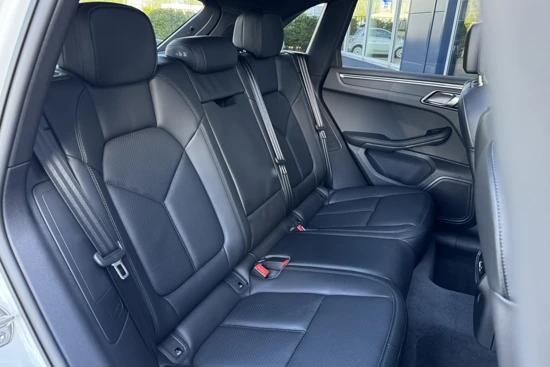 Porsche Macan 2.0 T | Schuif/kantel dak | Camera | PDC V/A | Stoelverwarming V/A | Leder | Elektr. stoelen + Memory