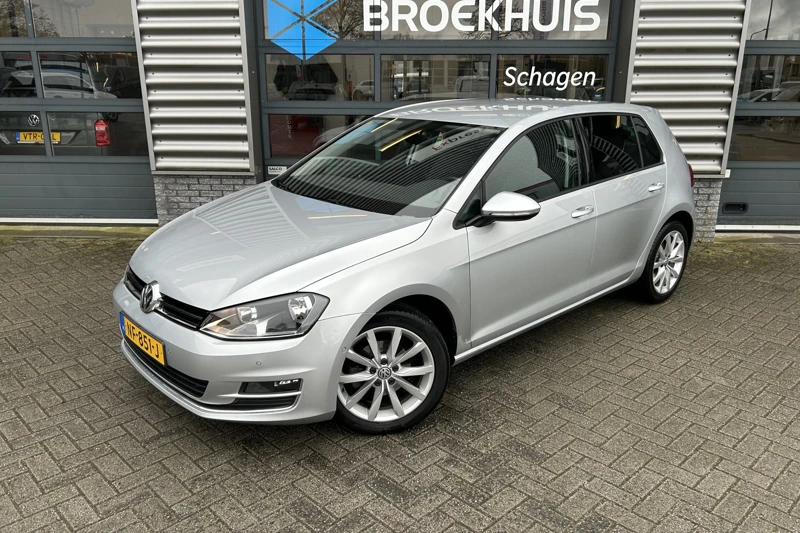 Volkswagen Golf 1.2 TSI 110 pk Highline 7-DSG | Trekhaak | Achteruitrijcamera | Navigatie | Apple Carplay/Android|