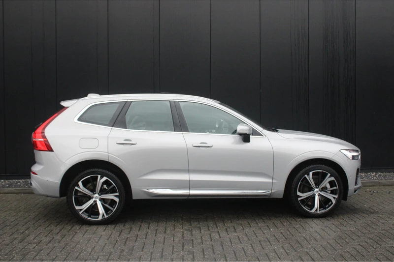 Volvo XC60 T8 Recharge AWD Ultimate Bright | 21" | Luchtvering | B&W | 360 Camera | Gelaagd glas | Trekhaak | Panoramadak | Head-up | Sport