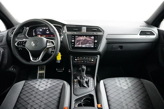 Volkswagen Tiguan 1.5 TSI 245 pk R-Line Business+ PHEV 6-DSG | Elektrisch bedienbare achterklep | Elektrisch glazen panorama-dak | Trekhaak elektr