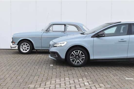 Volvo V40 Cross Country T3 Polar+ Luxury #AmazonBlue!! #Panorama #Keyless #Harman/Kardon #Uniek!!