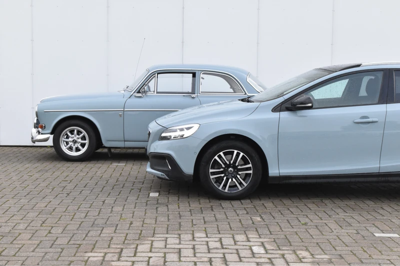 Volvo V40 Cross Country T3 Polar+ Luxury #AmazonBlue!! #Panorama #Keyless #Harman/Kardon #Uniek!!