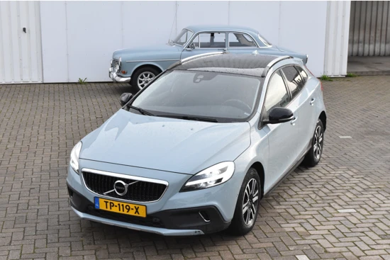 Volvo V40 Cross Country T3 Polar+ Luxury #AmazonBlue!! #Panorama #Keyless #Harman/Kardon #Uniek!!