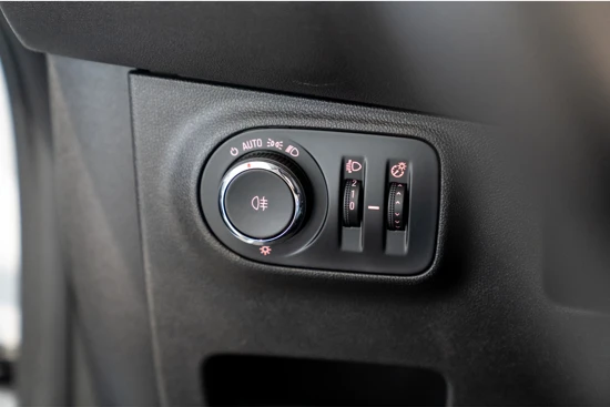 Opel Corsa 1.0 Turbo Edition | Navigatie | Parkeersensoren | Apple Carplay & Android auto | Lichtmetaal |