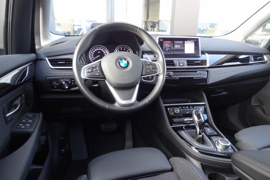 BMW 2 Serie Active Tourer 218i Executive | AUTOMAAT | HEAD-UP-DISPLAY | ELEKTRISCHE ACHTERKLEP