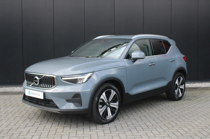 Volvo XC40 T4 Recharge Core Bright | 19'' | Camera | Stoel / stuurverwarming