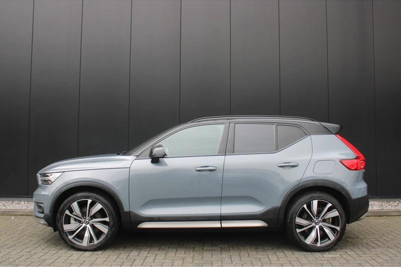 Volvo XC40 Recharge P8 AWD R-Design | 20'' | Leder | 360 Camera | Panoramadak | Harman Kardon | BLIS | Warmtepomp