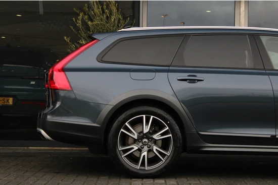 Volvo V90 Cross Country 2.0 T5 AWD Pro Edition | Adaptive Cruise | Camera | Parkeerhulp | 19 Inch | BLIS | Keyless | Trekhaak