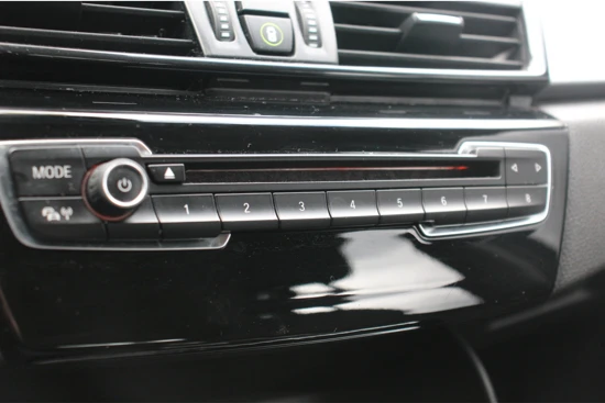 BMW 2 Serie Gran Tourer 218-i Grand Tourer | 7 persoons | Navigatie | Trekhaak | LED |