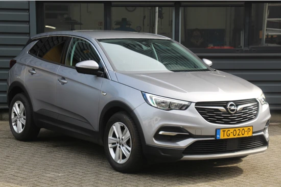 Opel Grandland X 1.2 Turbo AUTOMAAT Business Executive, NAVIGATIE, PARKEERSENSOREN, LICHTMETALEN VELGEN