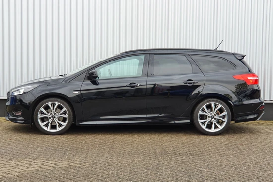 Ford Focus Wagon 1.5 182 pk ST-Line | Navigatie | 18'' Velgen | Stoel- Voorruit- en Stuurverwarming | Navigatie | Achteruitrijcamera |