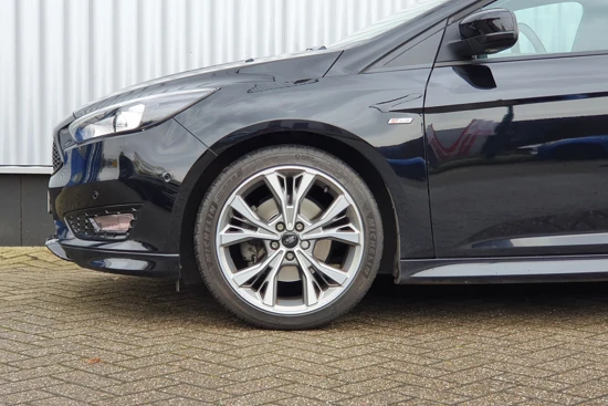 Ford Focus Wagon 1.5 182 pk ST-Line | Navigatie | 18'' Velgen | Stoel- Voorruit- en Stuurverwarming | Navigatie | Achteruitrijcamera |