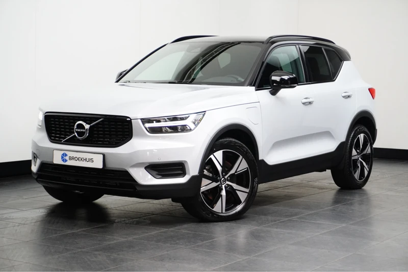 Volvo XC40 T4 Recharge R-Design | Park Assist Pack | Alcantara | Getint glas | Verwarmbare voorruit | Draadloos laden |