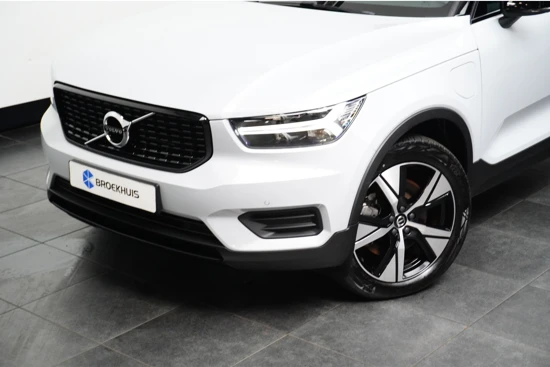 Volvo XC40 T4 Recharge R-Design | Park Assist Pack | Alcantara | Getint glas | Verwarmbare voorruit | Draadloos laden |