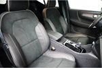 Volvo XC40 T4 Recharge R-Design | Park Assist pack | Getint glas | Verwarmbare voorruit | Alcantara | Draadloos laden |