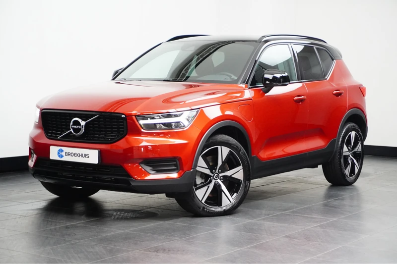 Volvo XC40 T4 Recharge R-Design | Park Assist pack | Getint glas | Verwarmbare voorruit | Alcantara | Draadloos laden |