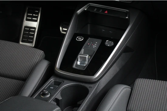 Audi A3 Sportback 30 TFSI S edition | Virtual Cockpit | Adaptieve Cruise Control | 18 inch | Apple CarPlay/Android Auto | Full-LED | Pad