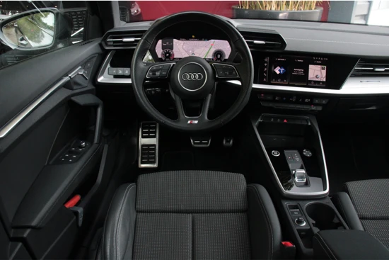 Audi A3 Sportback 30 TFSI S edition | Virtual Cockpit | Adaptieve Cruise Control | 18 inch | Apple CarPlay/Android Auto | Full-LED | Pad