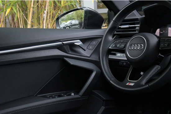 Audi A3 Sportback 30 TFSI S edition | Virtual Cockpit | Adaptieve Cruise Control | 18 inch | Apple CarPlay/Android Auto | Full-LED | Pad